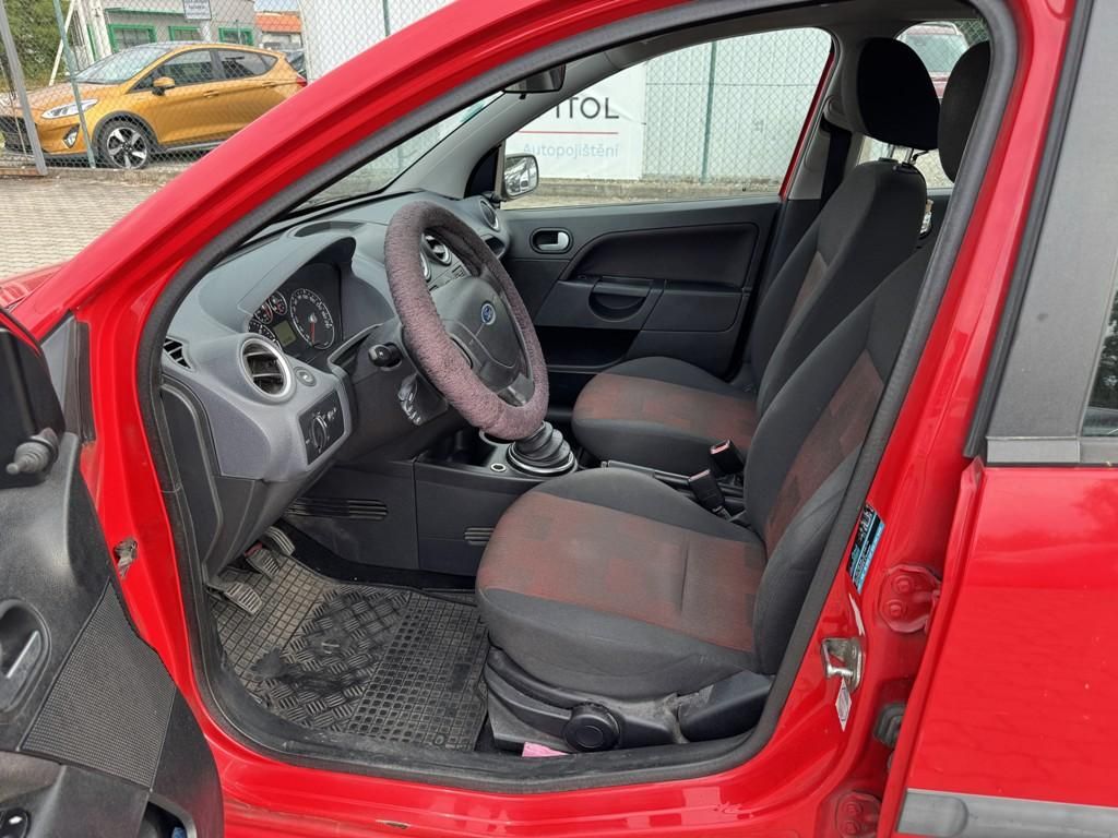 Ford Fiesta, 1.3i 51 kW klima - fotka 6