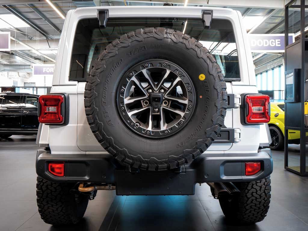 Jeep Wrangler, 6.4 Rubicon 392 V8 4x4 35 Pneu - fotka 4