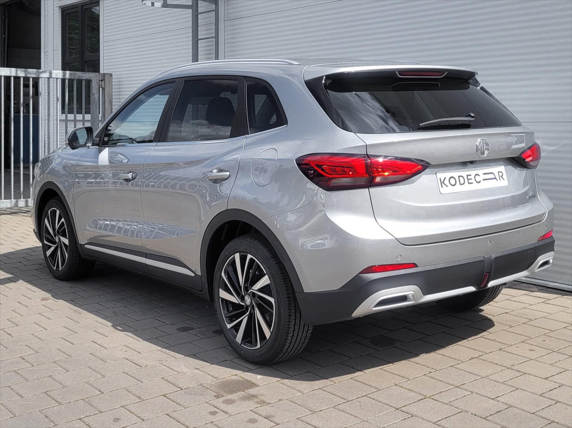 MG ZS, 1,5 HEV 102k 3AT  Exclusive - fotka 4
