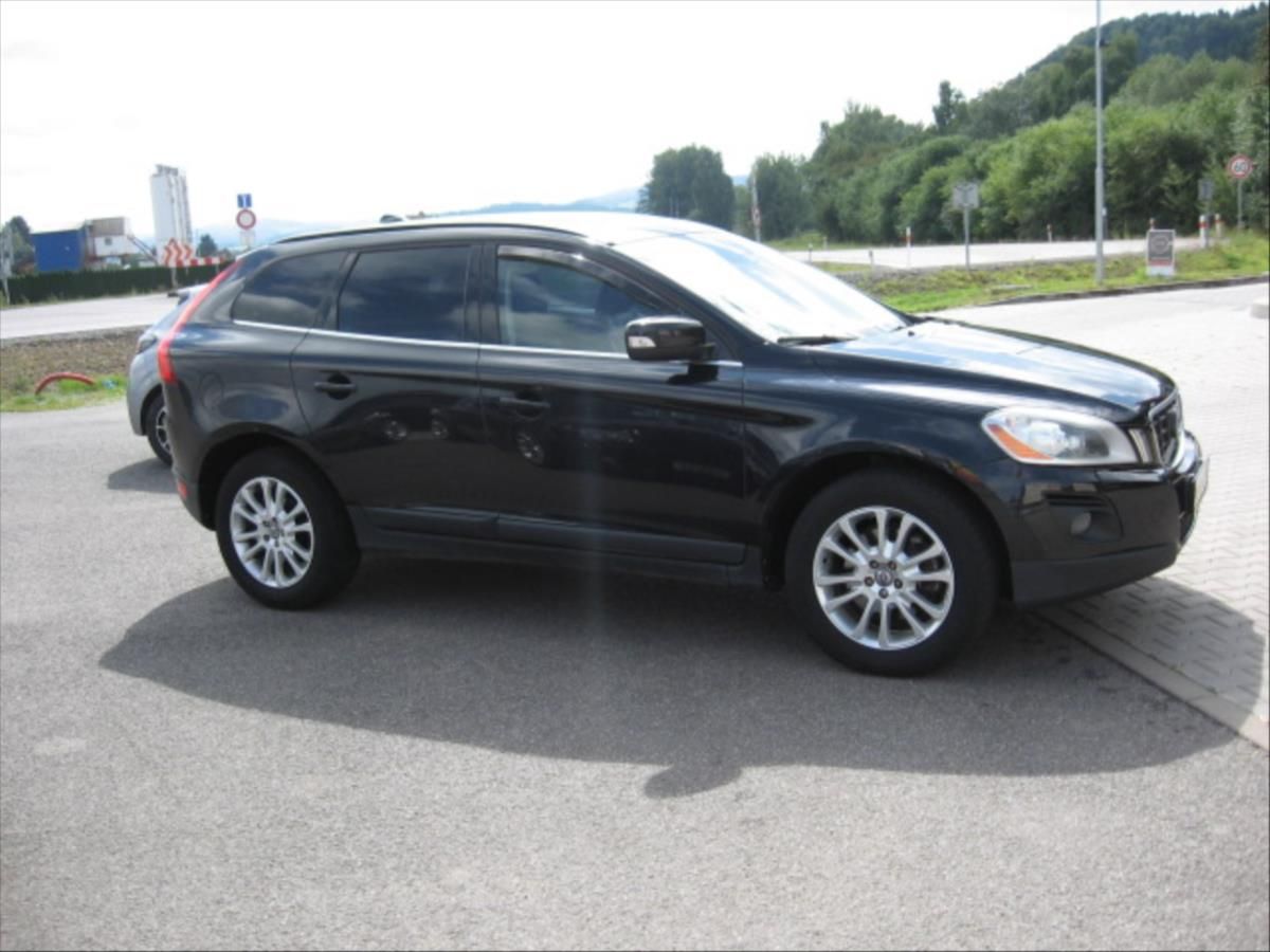 Volvo XC60, 2,4 AWD Manuál - fotka 4