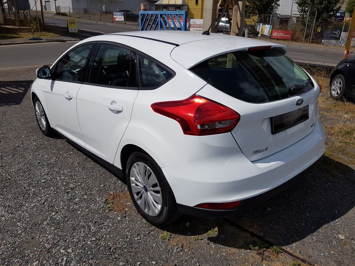Ford Focus, 1.0i 74KW NOVÉ ROZVODY - fotka 4