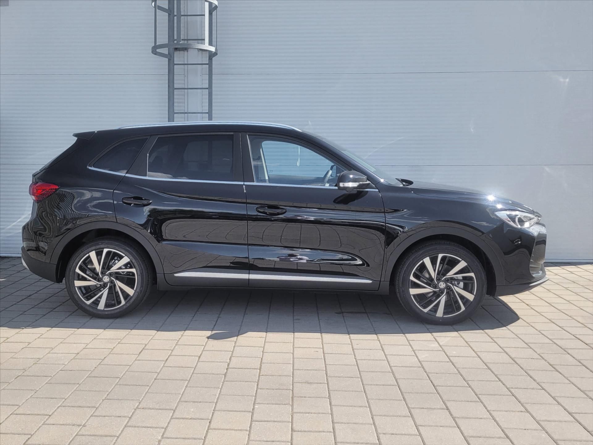 MG ZS, 1,5 HEV 102k 3AT  Exclusive - fotka 3