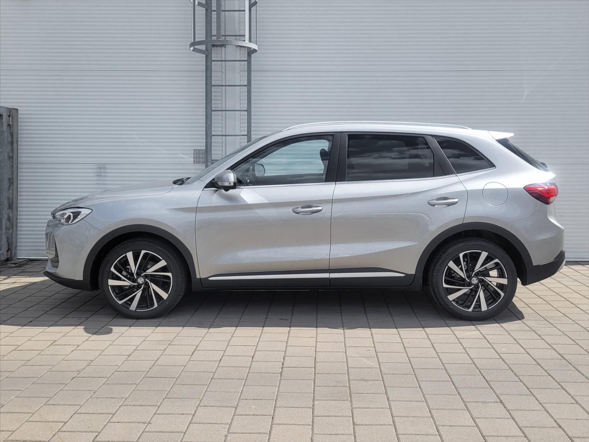 MG ZS, 1,5 HEV 102k 3AT  Exclusive - fotka 6