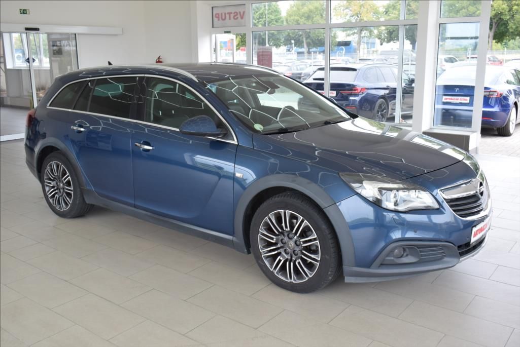 Opel Insignia, 2,0 CTDi, 1.maj.4x4,NAVI,2xALU - fotka 3