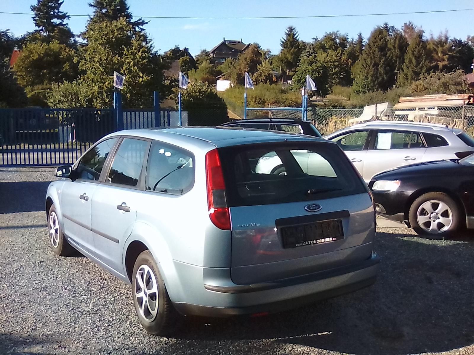 Ford Focus, 1.6i 16V combi, 4x kola navíc - fotka 5