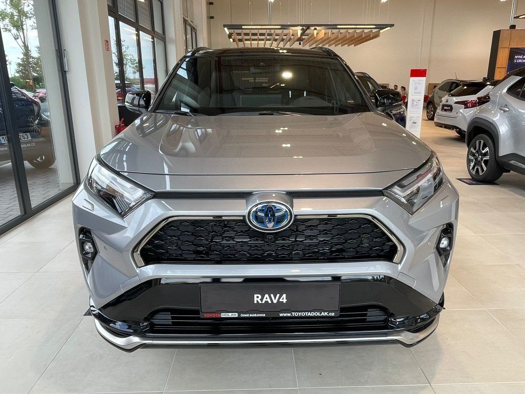 Toyota Rav4, RAV4 2.5 4x4 Plug-In Selection - fotka 4