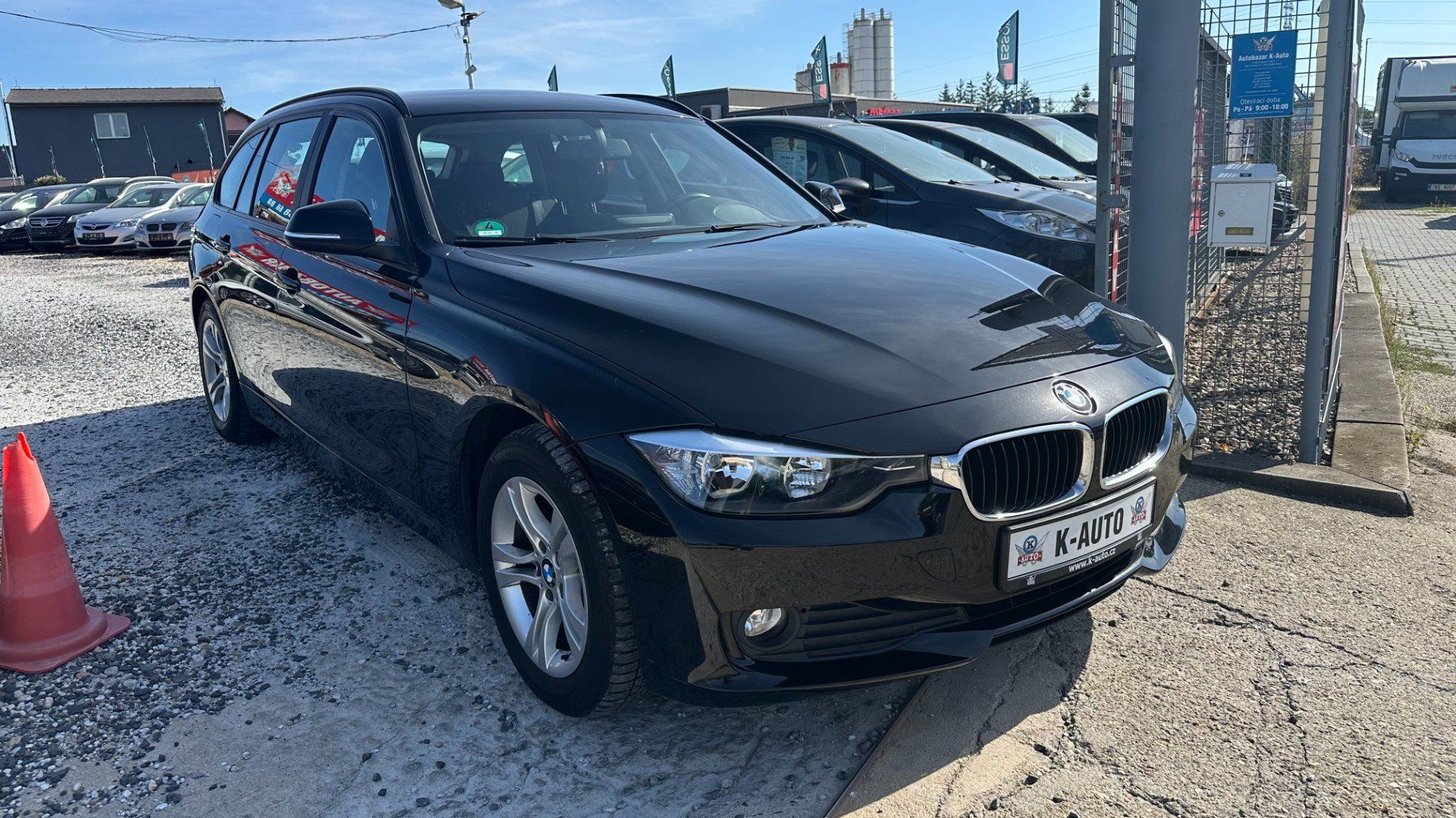BMW Řada 3, 318d 105kW *Stav*Navi*Tažné* - fotka 3