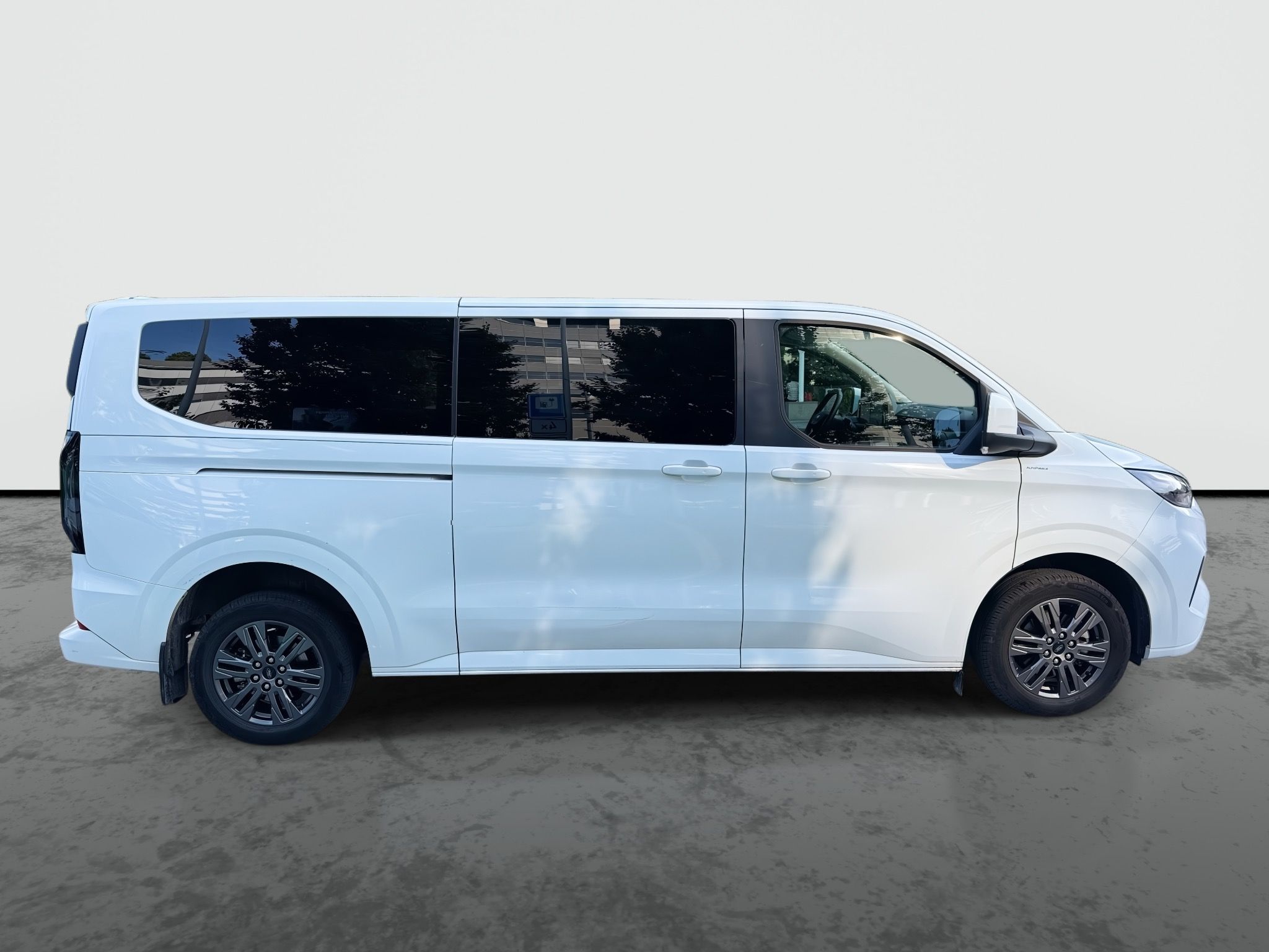 Ford Tourneo Custom, L2H1 AT 170k  9míst Kam DPH ČR - fotka 4