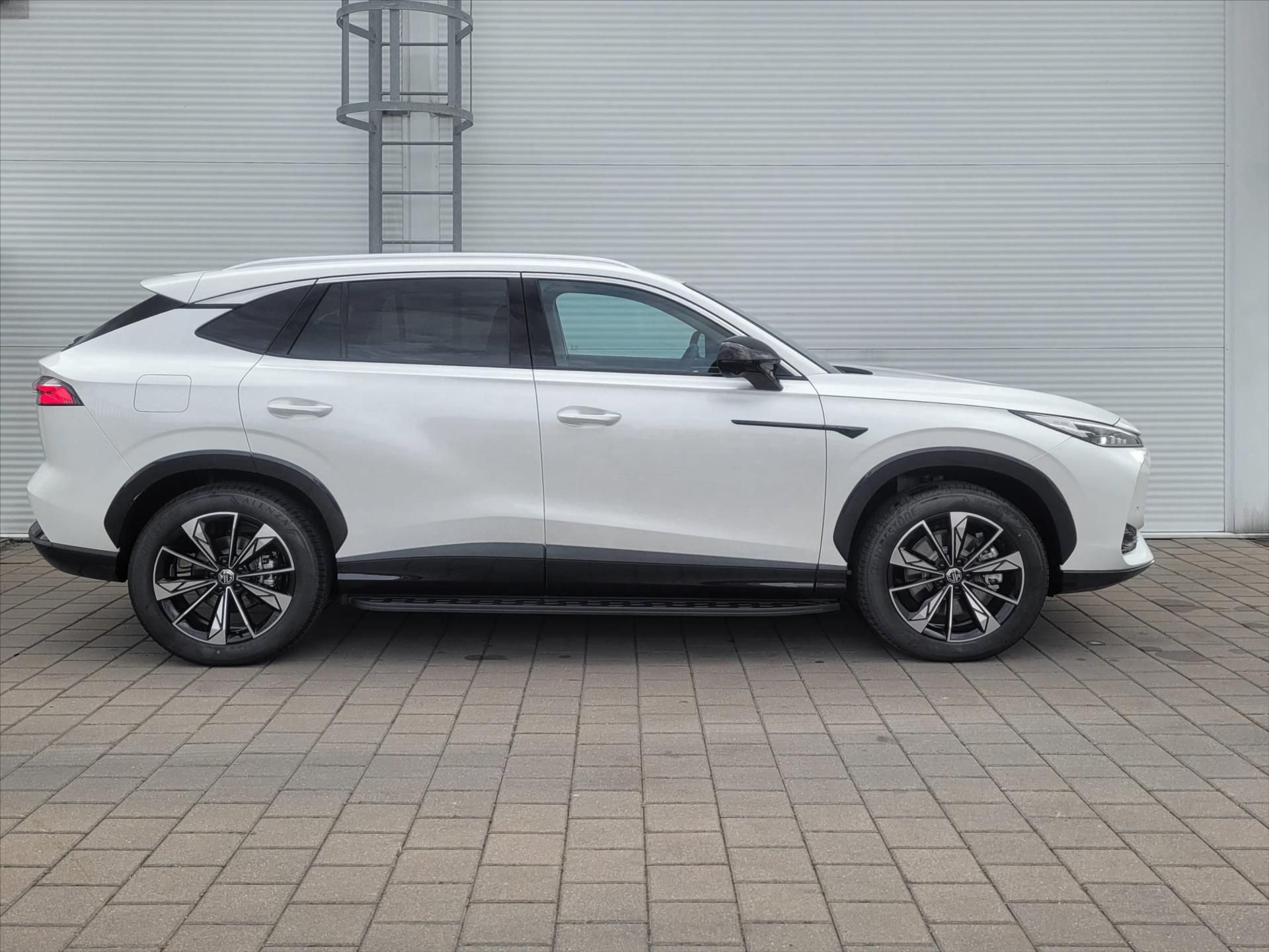 MG HS, 1,5 PHEV 2AT 272k  Exclusive - fotka 3