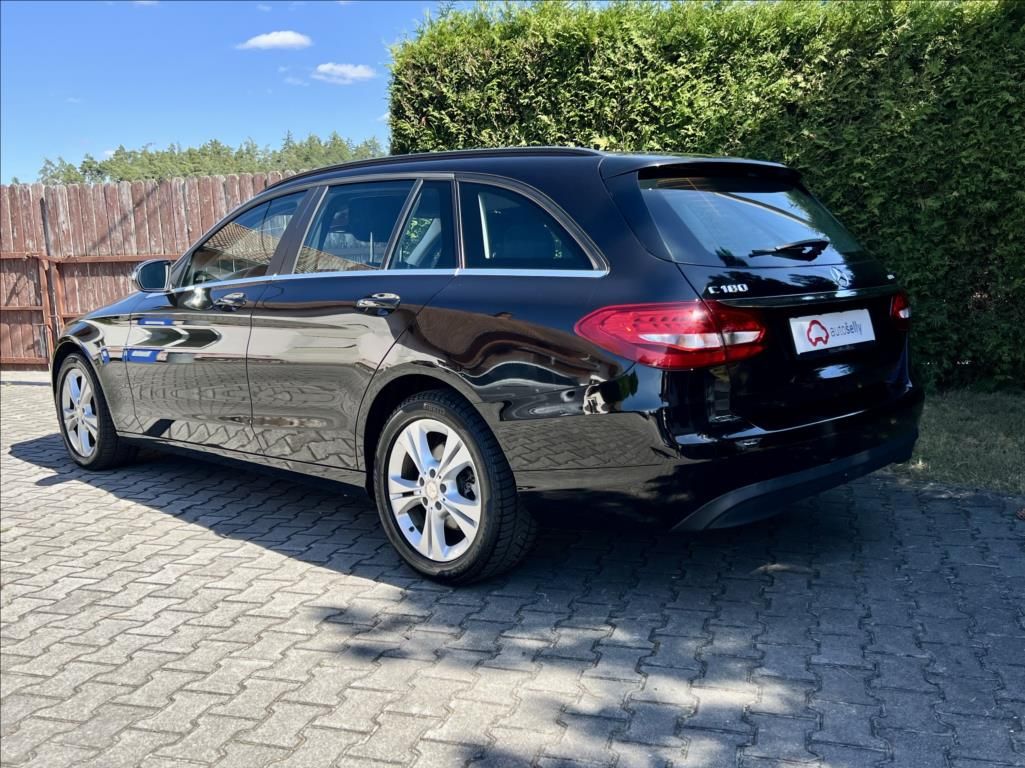 Mercedes-Benz Třídy C, C 180 d - fotka 4