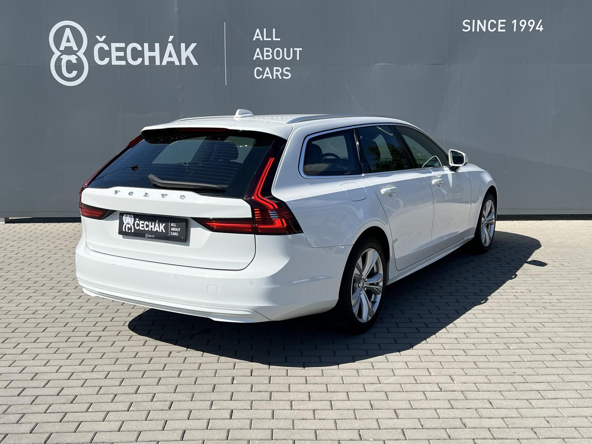 Volvo V90, 2.0d*145Kw*B4*AWD*Momentum - fotka 5