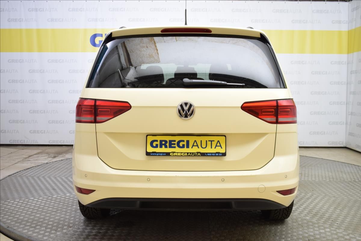 Volkswagen Touran, 2,0 TDi PO SERVISU,NOVÉ ROZVOD - fotka 4
