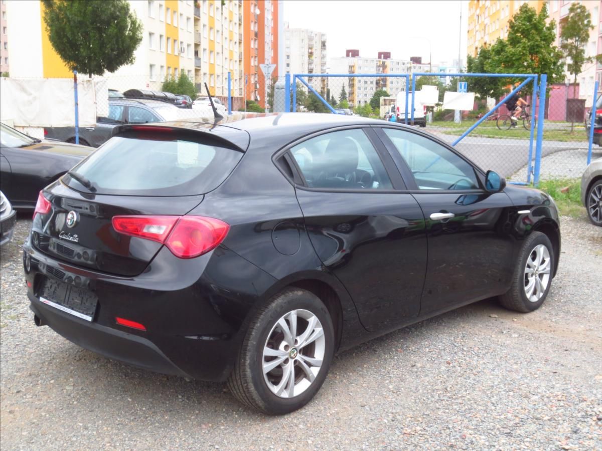 Alfa Romeo Giulietta, 1,4   T-Jet 120/rozvody/1.maj. - fotka 3