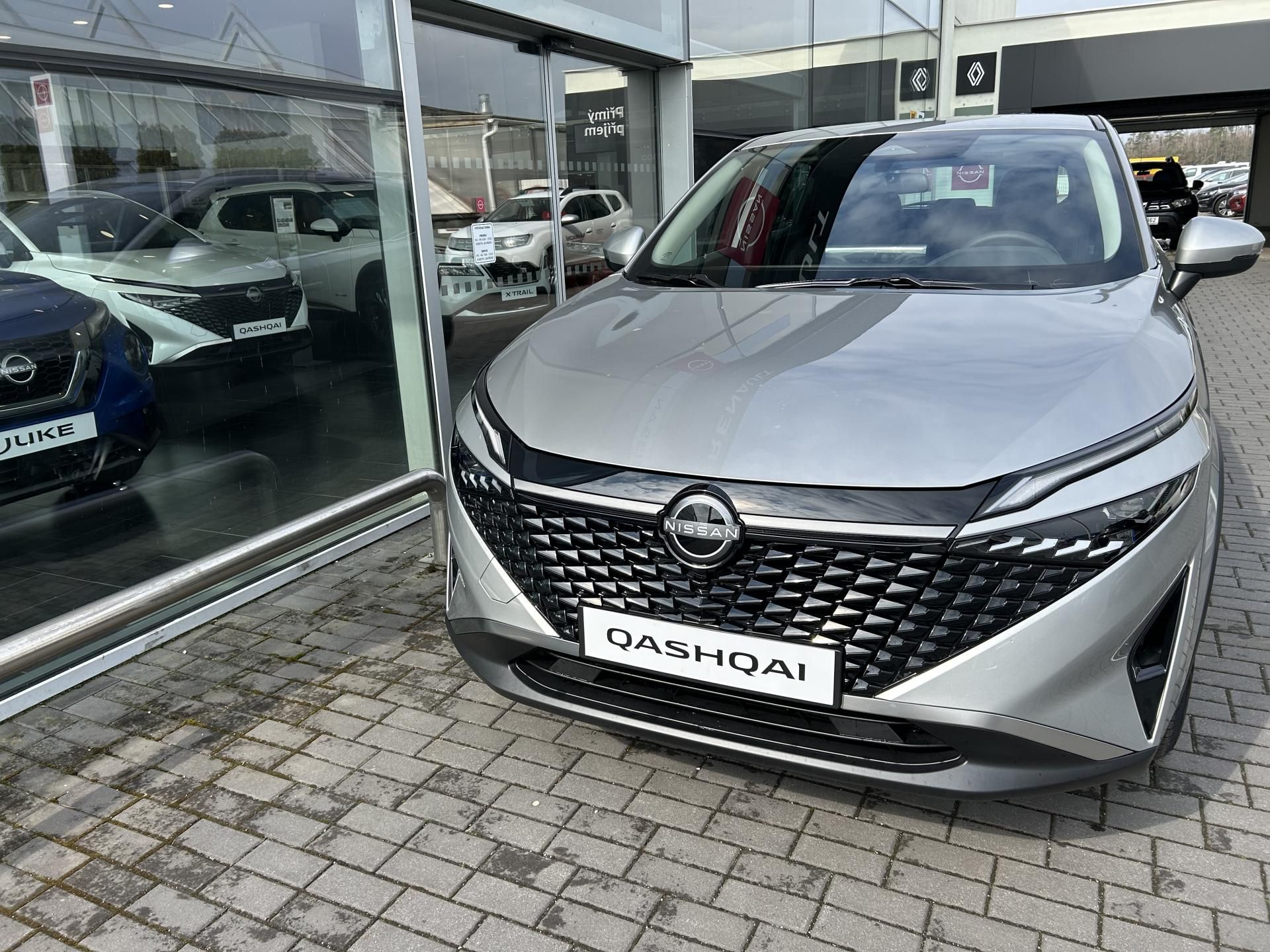Nissan Qashqai, Acenta 1.3 DIG-T 116kw Automat - fotka 2