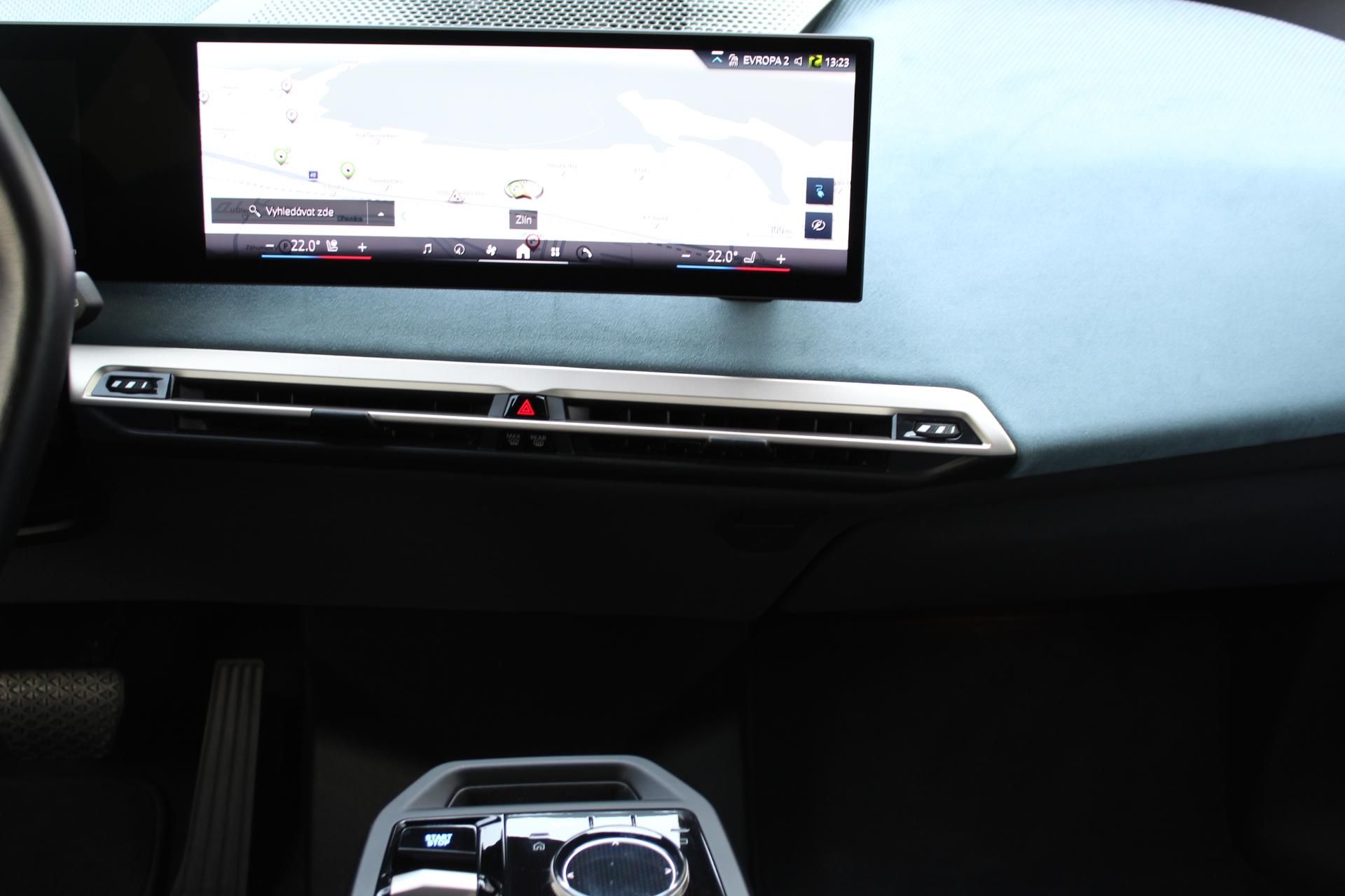 BMW iX, xDrive40 - fotka 4