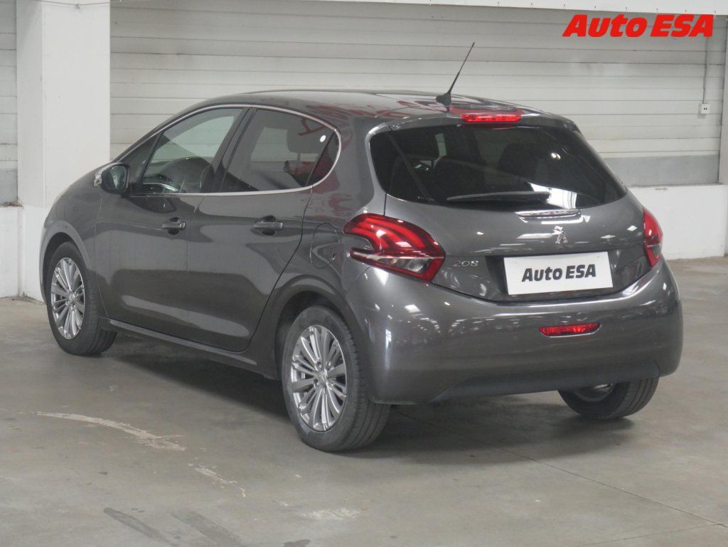 Peugeot 208, 1.2 PT,Allure,navi - fotka 6