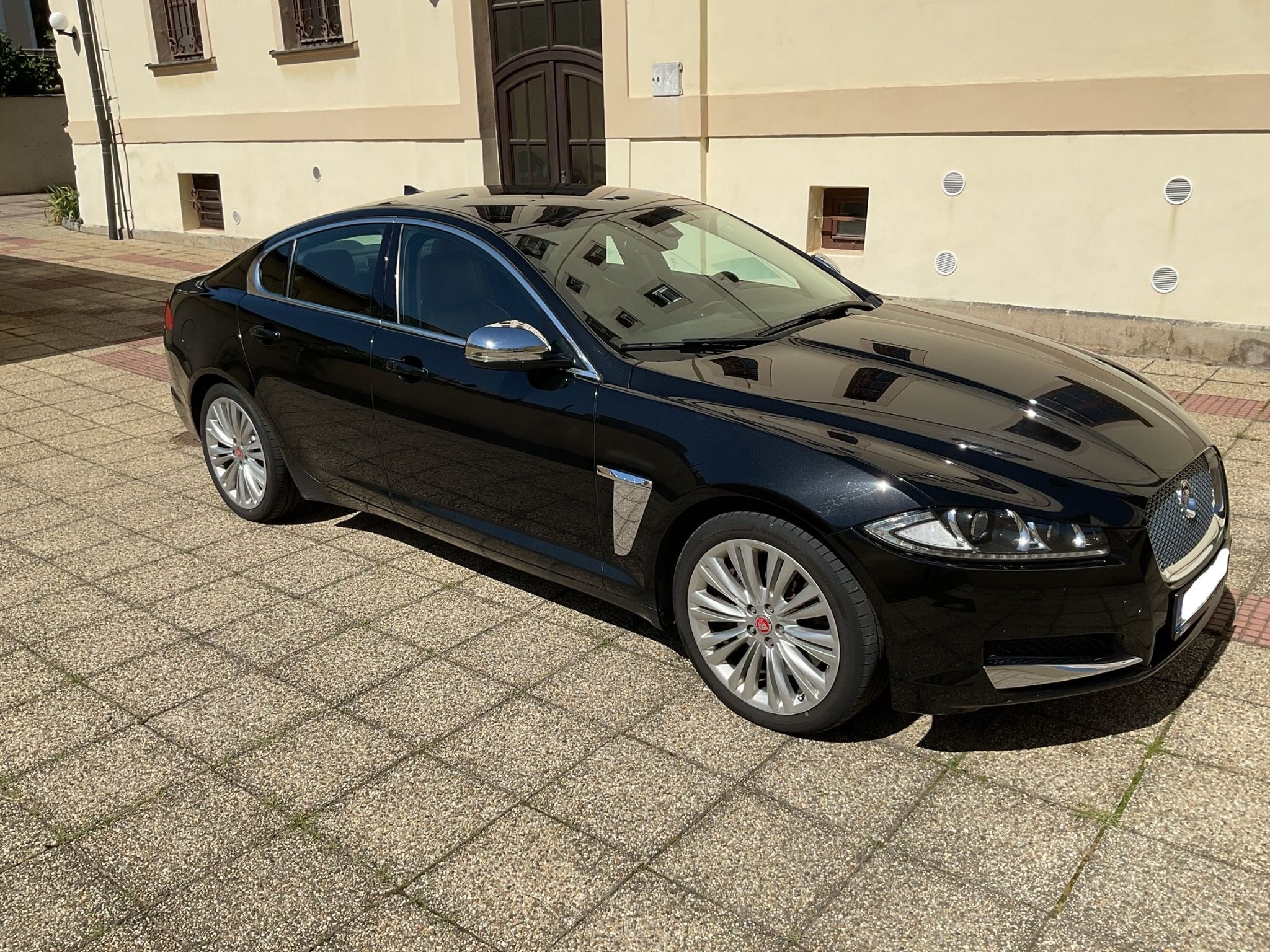 Jaguar XF, V6 3.0L SC, AWD,340 HP,ČR - fotka 3