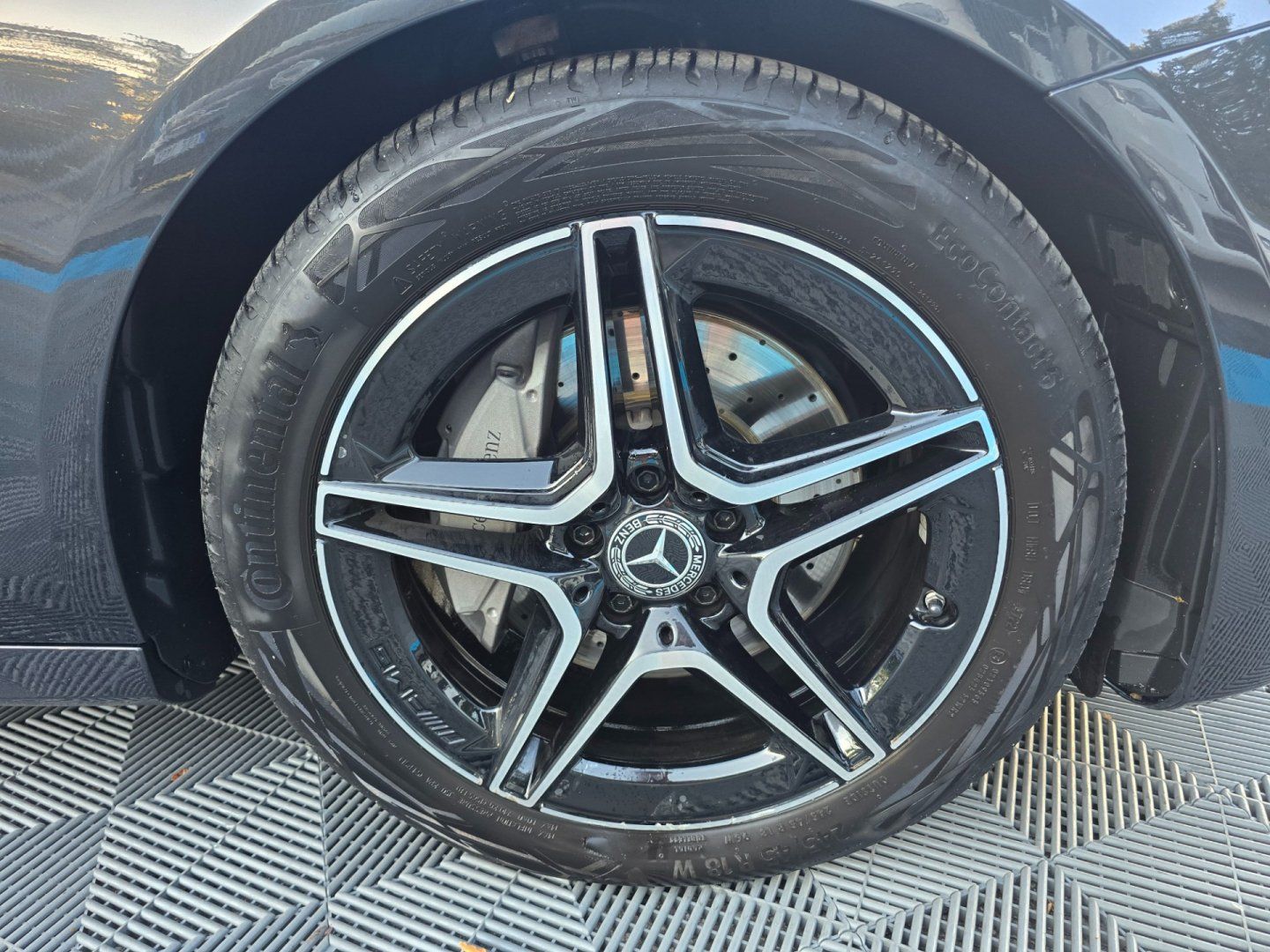 Mercedes-Benz Třídy E, 220d/147KW/2022/AMG/360°/2.MAJ - fotka 6