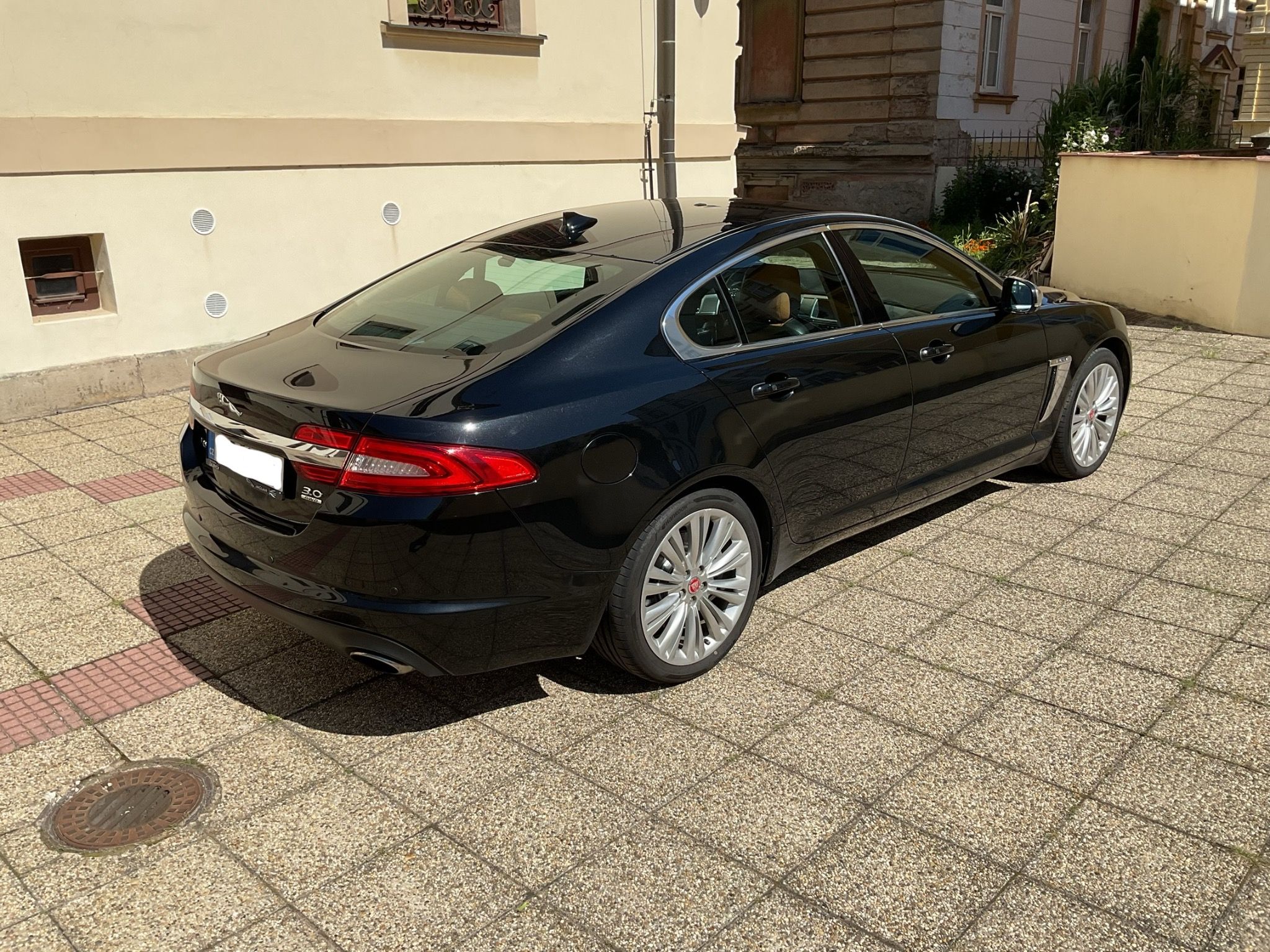 Jaguar XF, V6 3.0L SC, AWD,340 HP,ČR - fotka 4