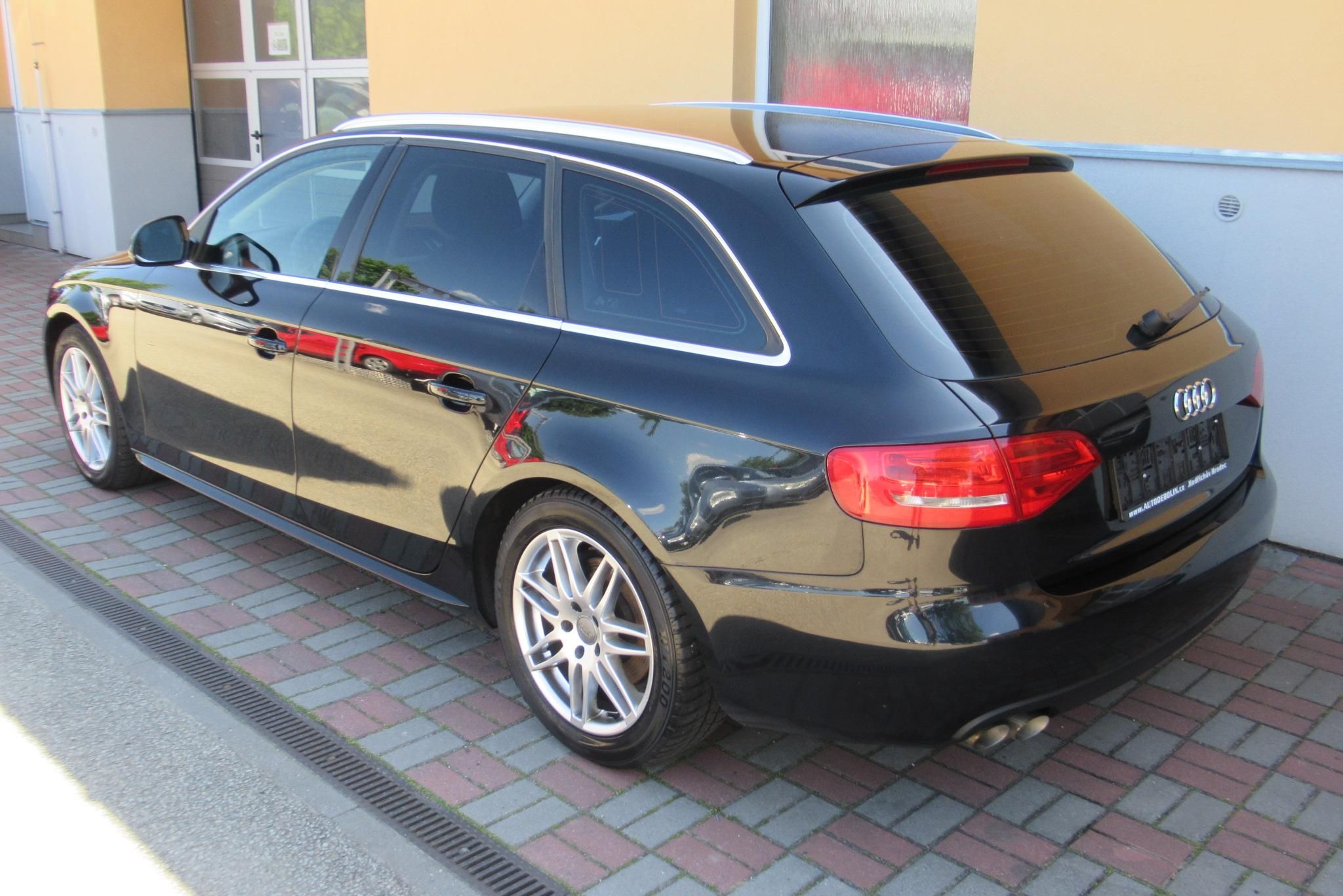 Audi A4, 2.0 TDI AUT. KLIMA - fotka 2