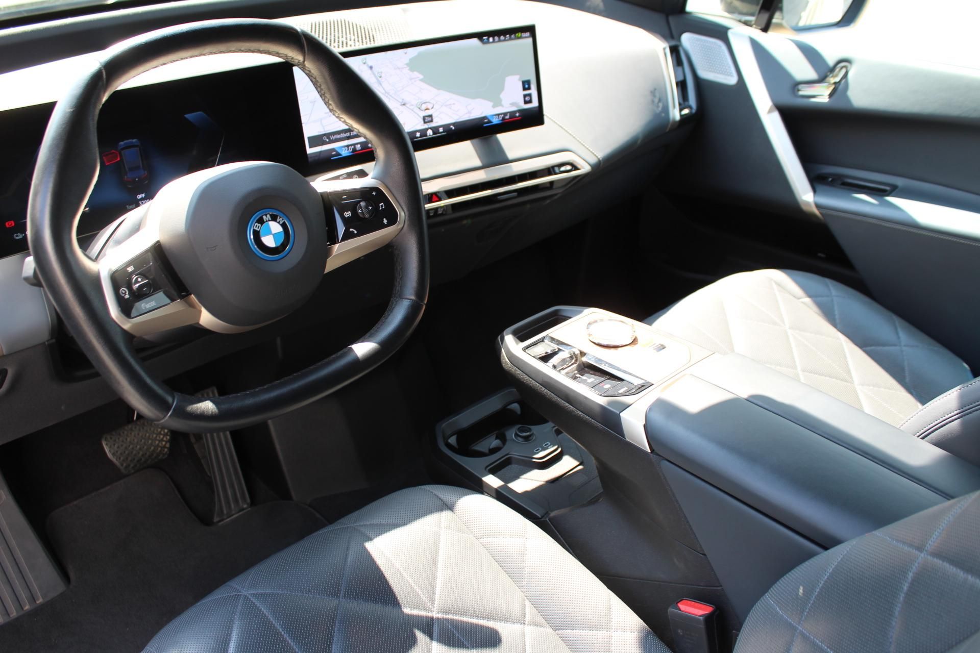 BMW iX, xDrive50 - fotka 4