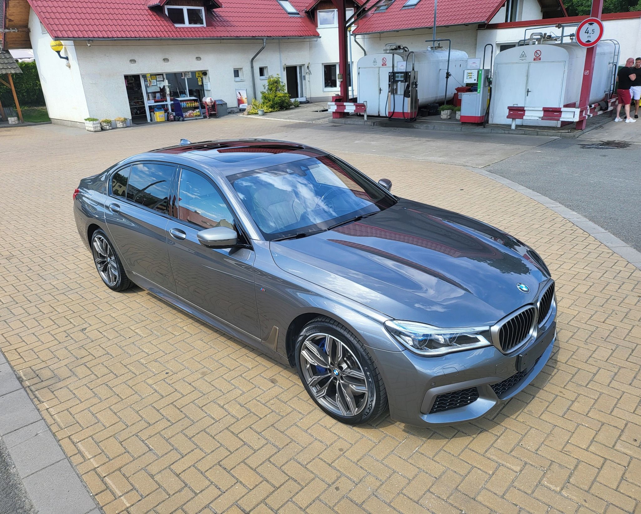 BMW Řada 7, M760Li - vmax305,merino,lounge