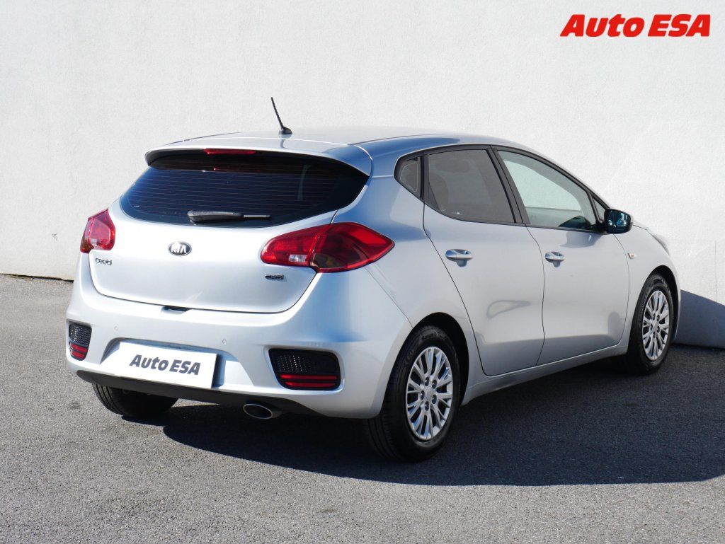 Kia Cee´d, 1.6 CRDi,ČR,AC - fotka 6