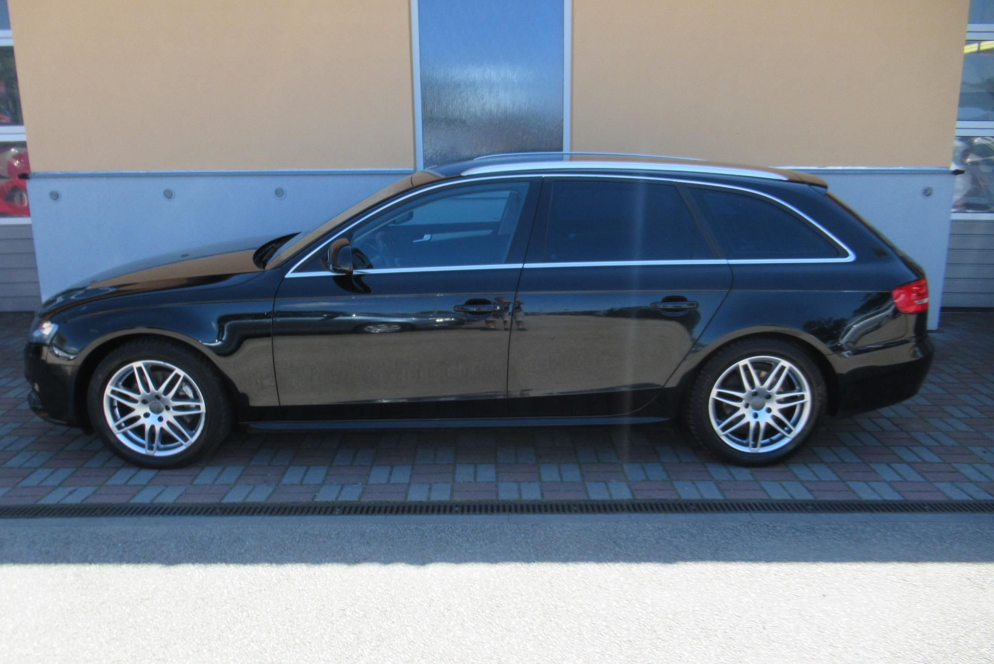 Audi A4, 2.0 TDI AUT. KLIMA - fotka 6