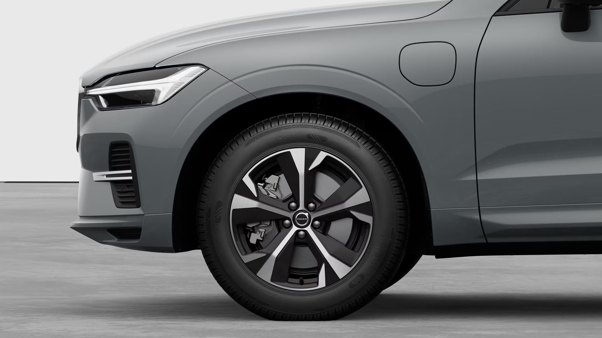 Volvo XC60, CORE, T6 AWD, 186+107 kW / 253 - fotka 5