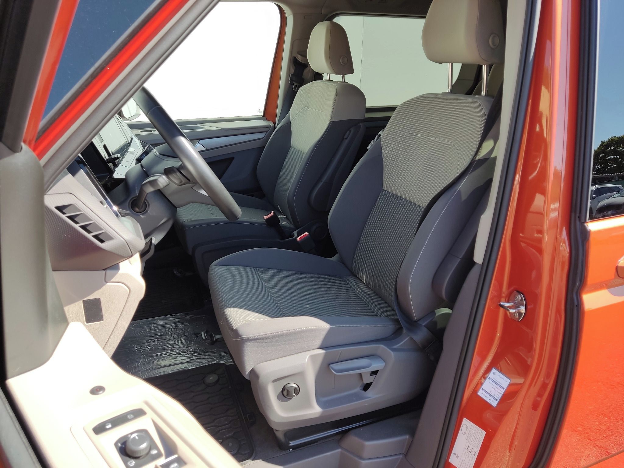 Volkswagen Multivan, 2.0 TDI 110 kW DR DSG Life - fotka 6