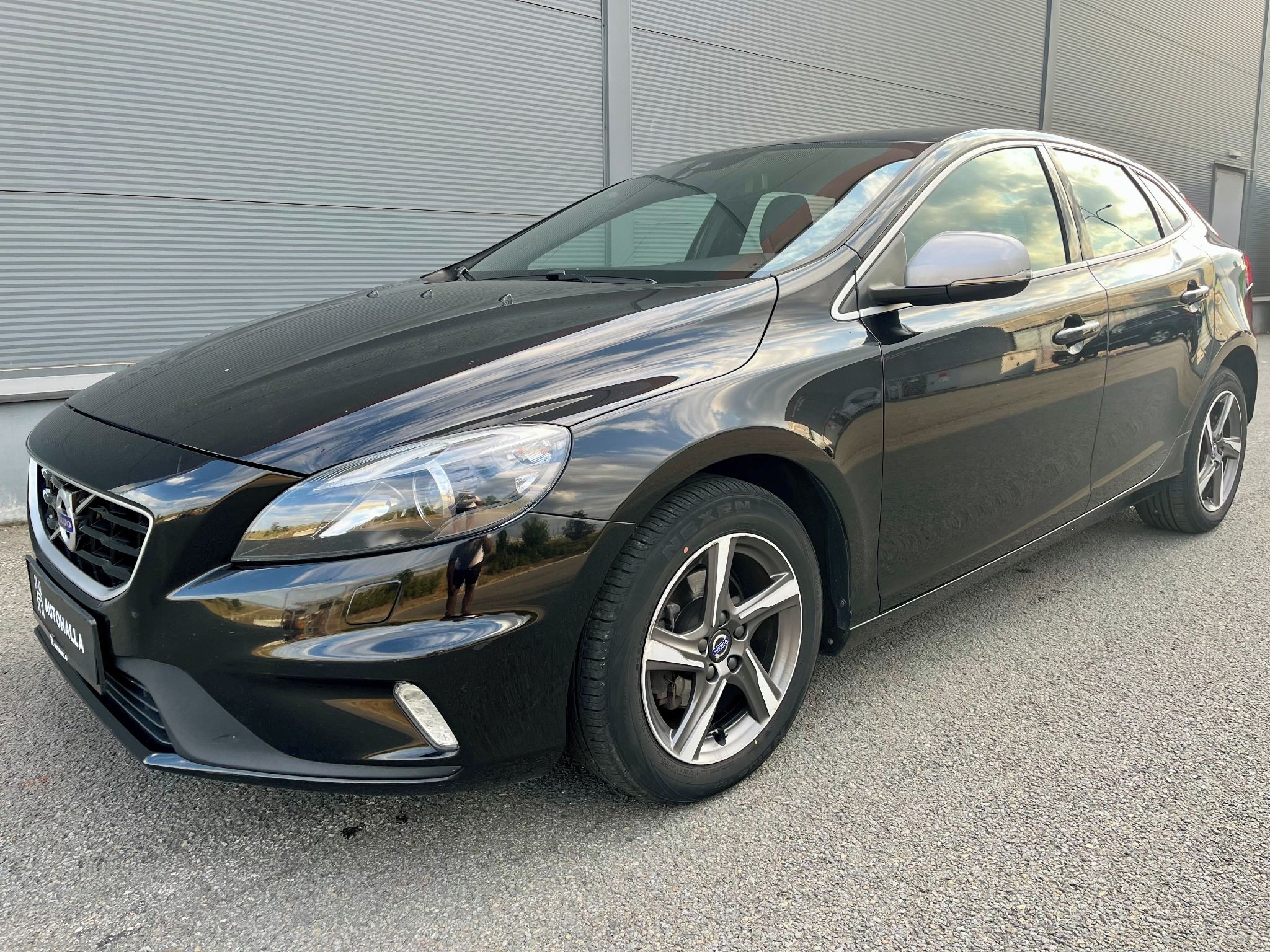 Volvo V40, D2 88kW R-Design VÝHŘEV Navi
