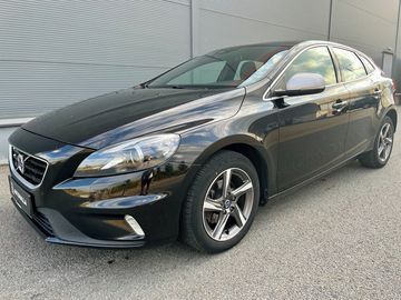 D2 88kW R-Design VÝHŘEV Navi