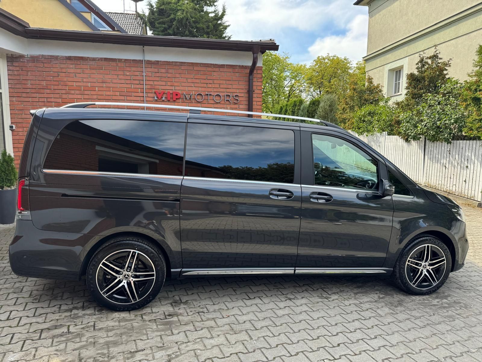Mercedes-Benz Třídy V, V300D-4M-AMG-AVANTG-R19-ČR-NOV - fotka 6