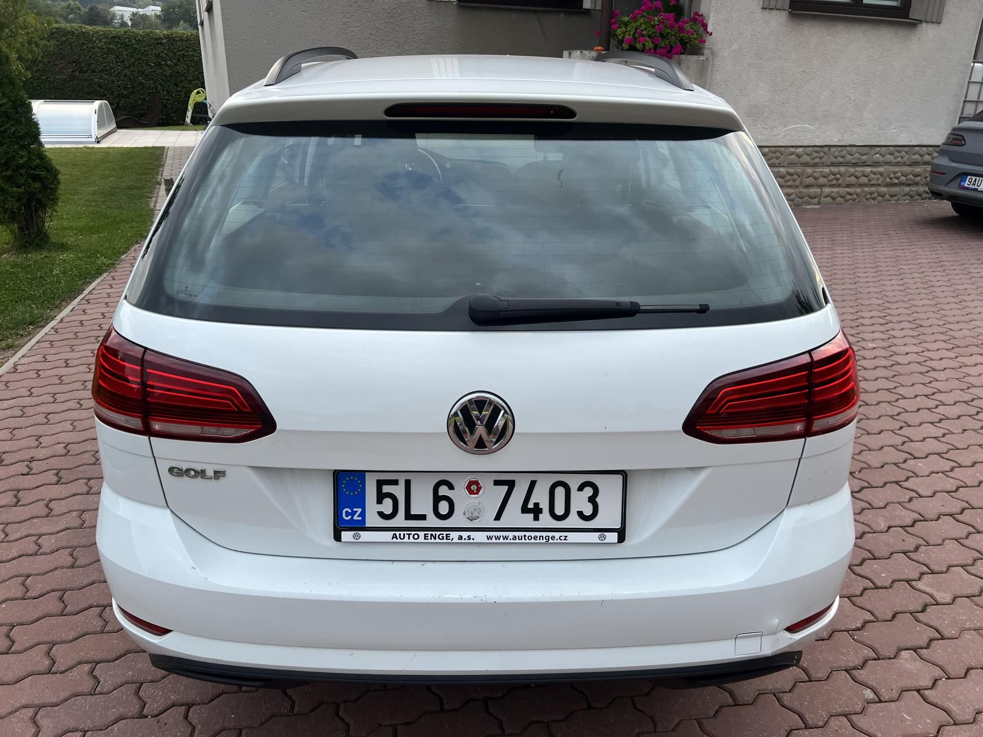 Volkswagen Golf, 1.0 TSI 85KW,1 MAJITEL,SERVIS - fotka 6