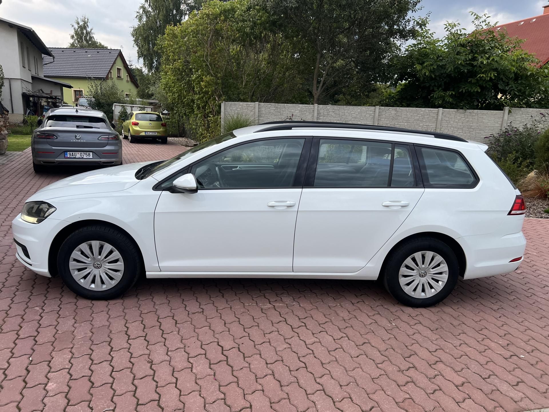 Volkswagen Golf, 1.0 TSI 85KW,1 MAJITEL,SERVIS - fotka 4
