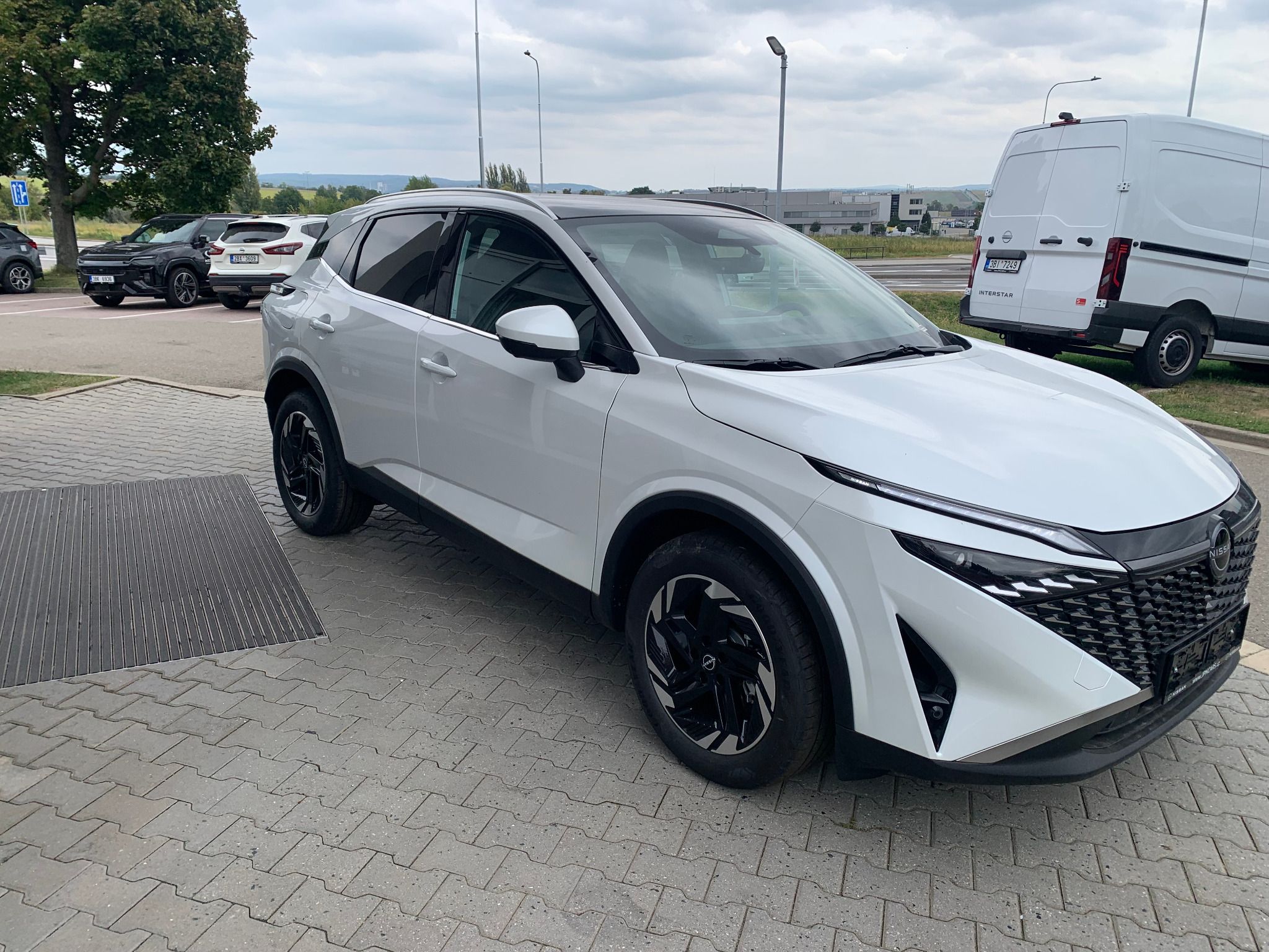 Nissan Qashqai, 1,3 DIG-T X-Tronic N-Connecta - fotka 3