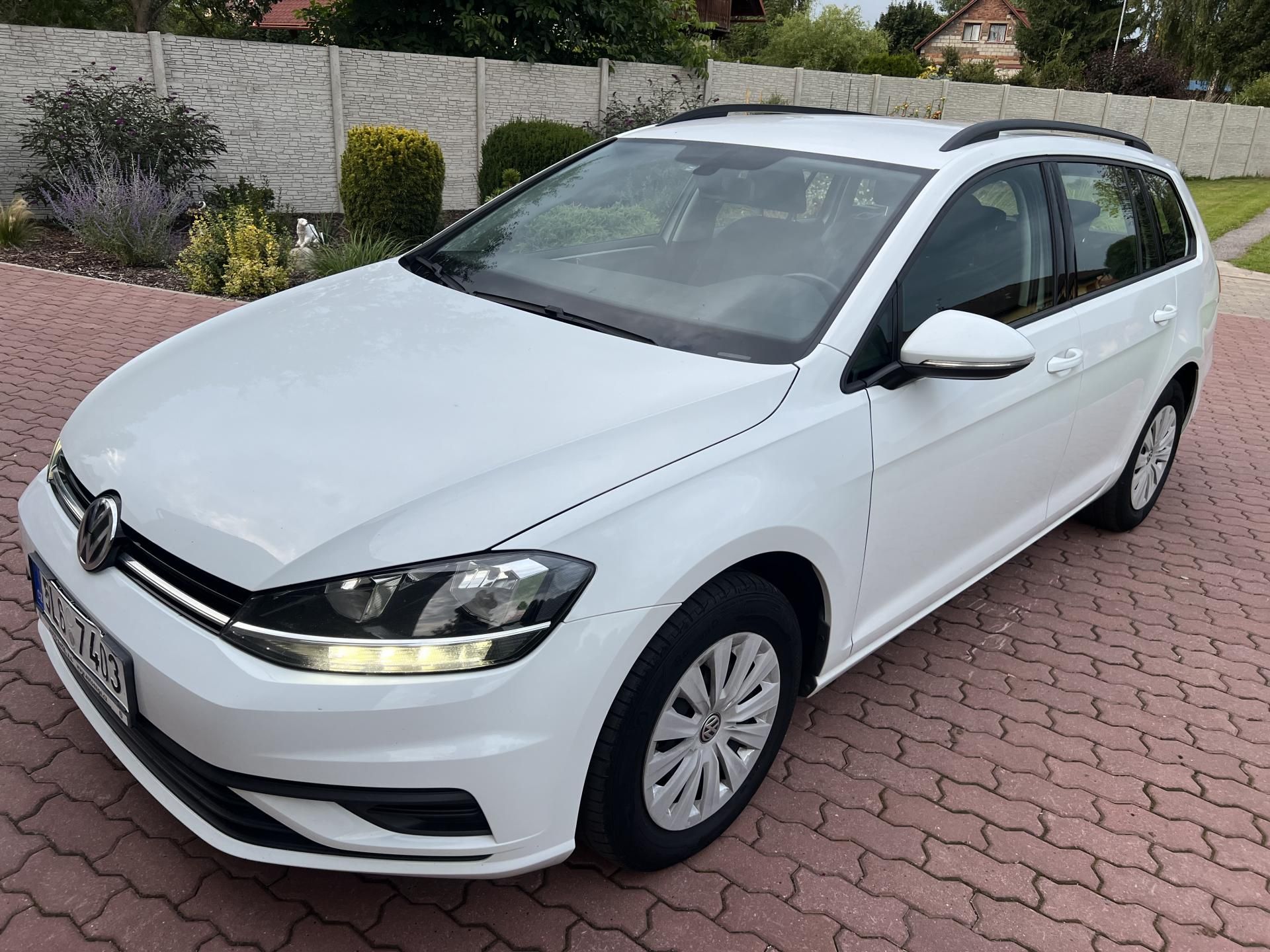 Volkswagen Golf, 1.0 TSI 85KW,1 MAJITEL,SERVIS - fotka 3