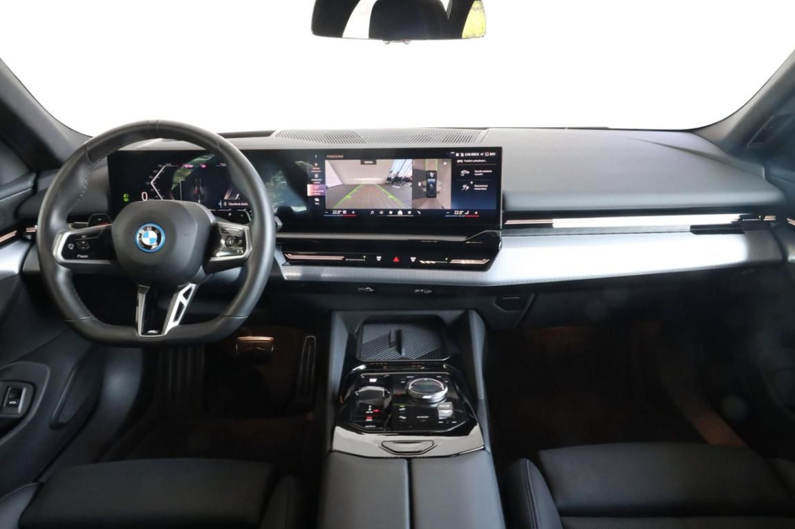 BMW Řada 5, 530e xDrive Touring - fotka 5