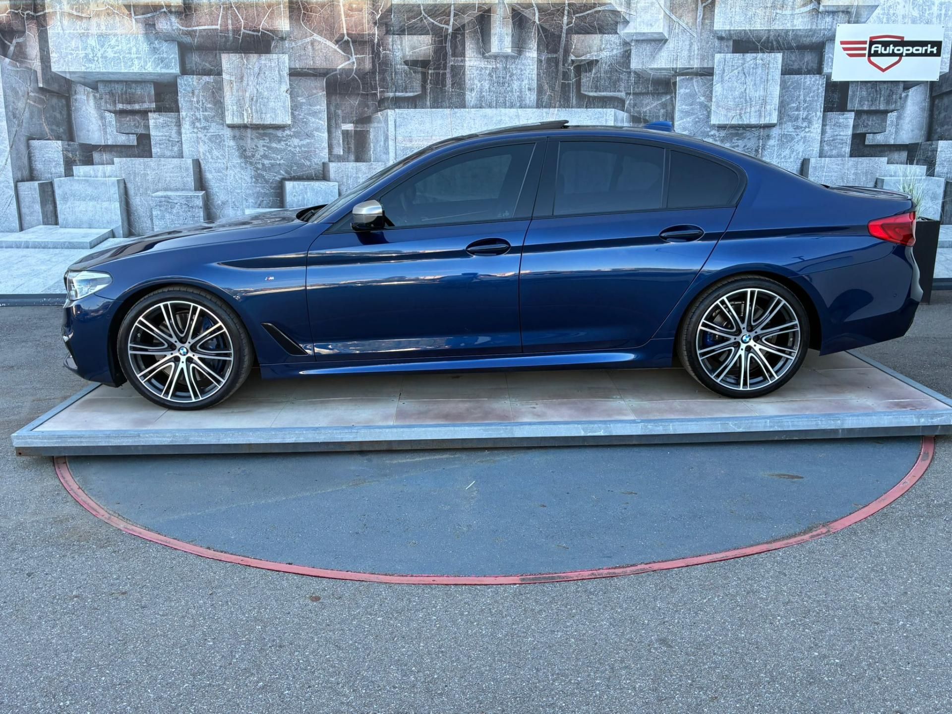 BMW Řada 5, M550i,xDrive,B&W,Webasto,Šíbr - fotka 4