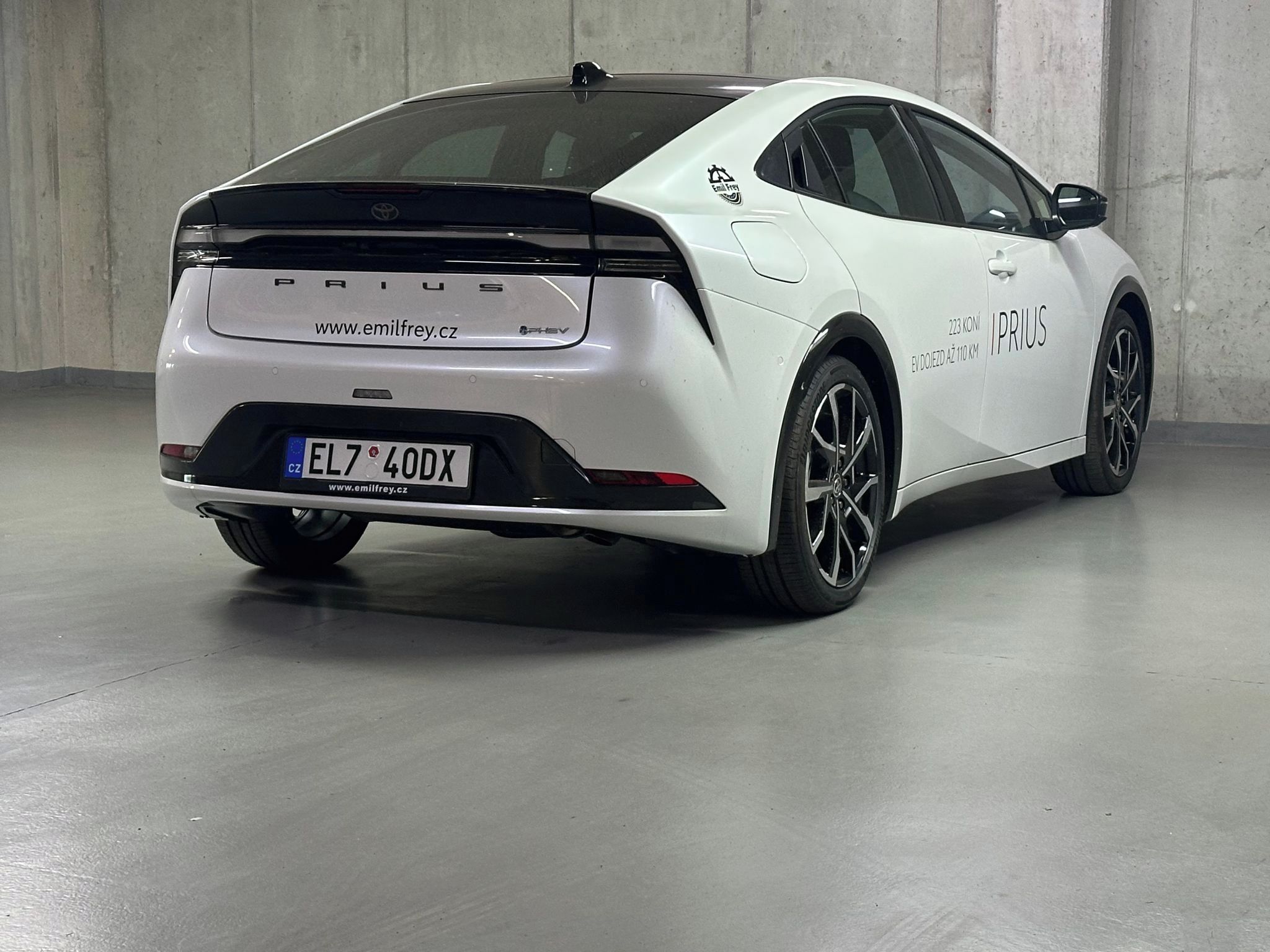 Toyota Prius, Executive Solar roof  Plug-in - fotka 5