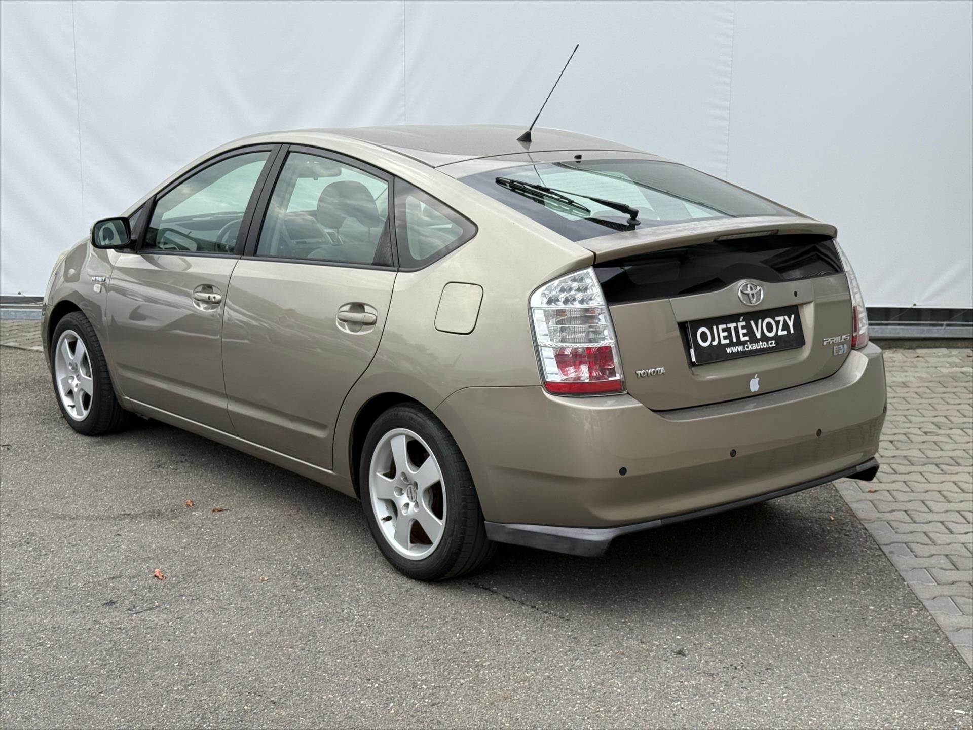 Toyota Prius, 1,5 ÚPRAVA ZTP-RUČNÍ OVLÁDÁNÍ - fotka 4