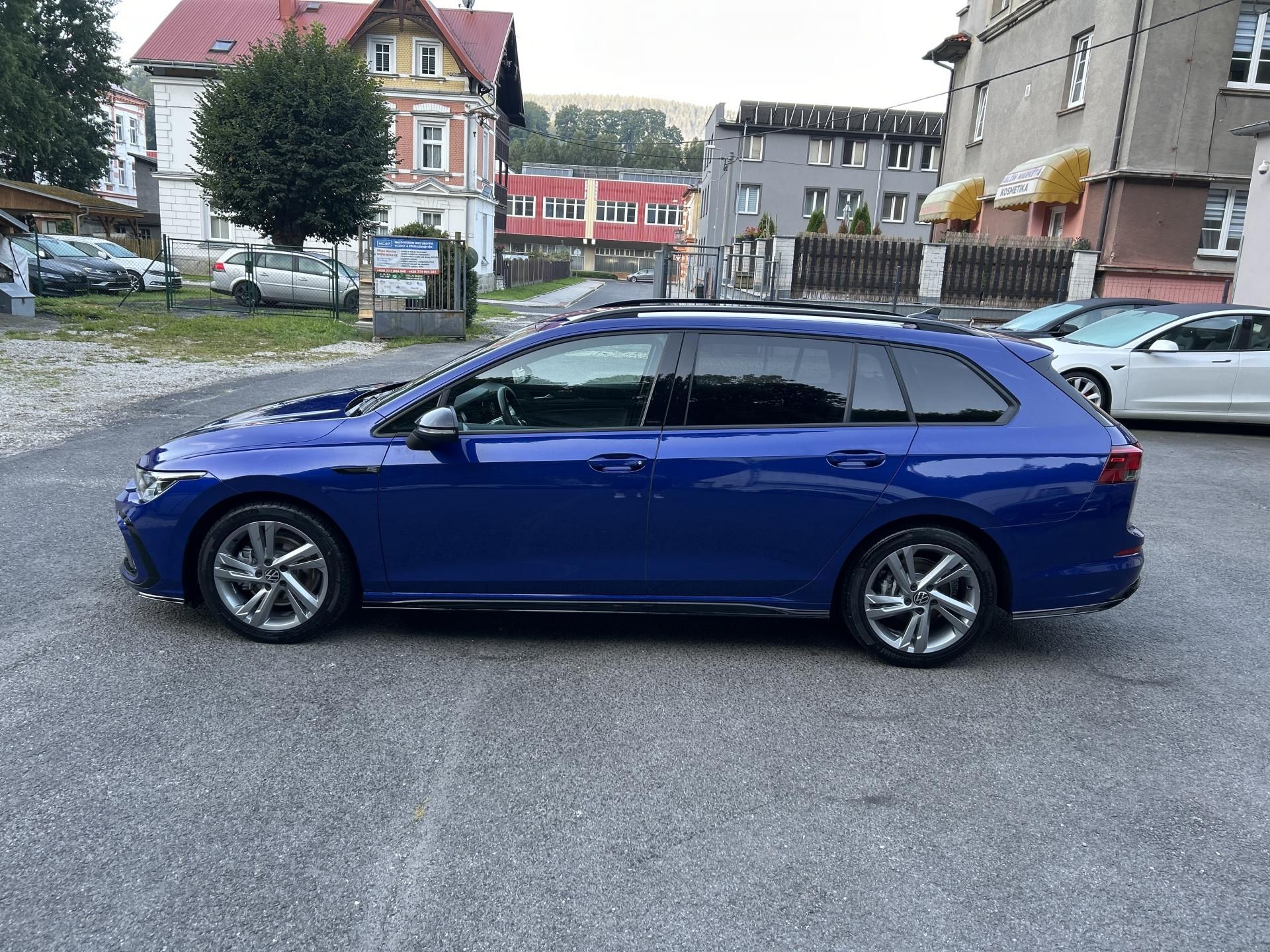 Volkswagen Golf Variant, R-LINE 2,0TDi,110kw,DSG,17ALU - fotka 6
