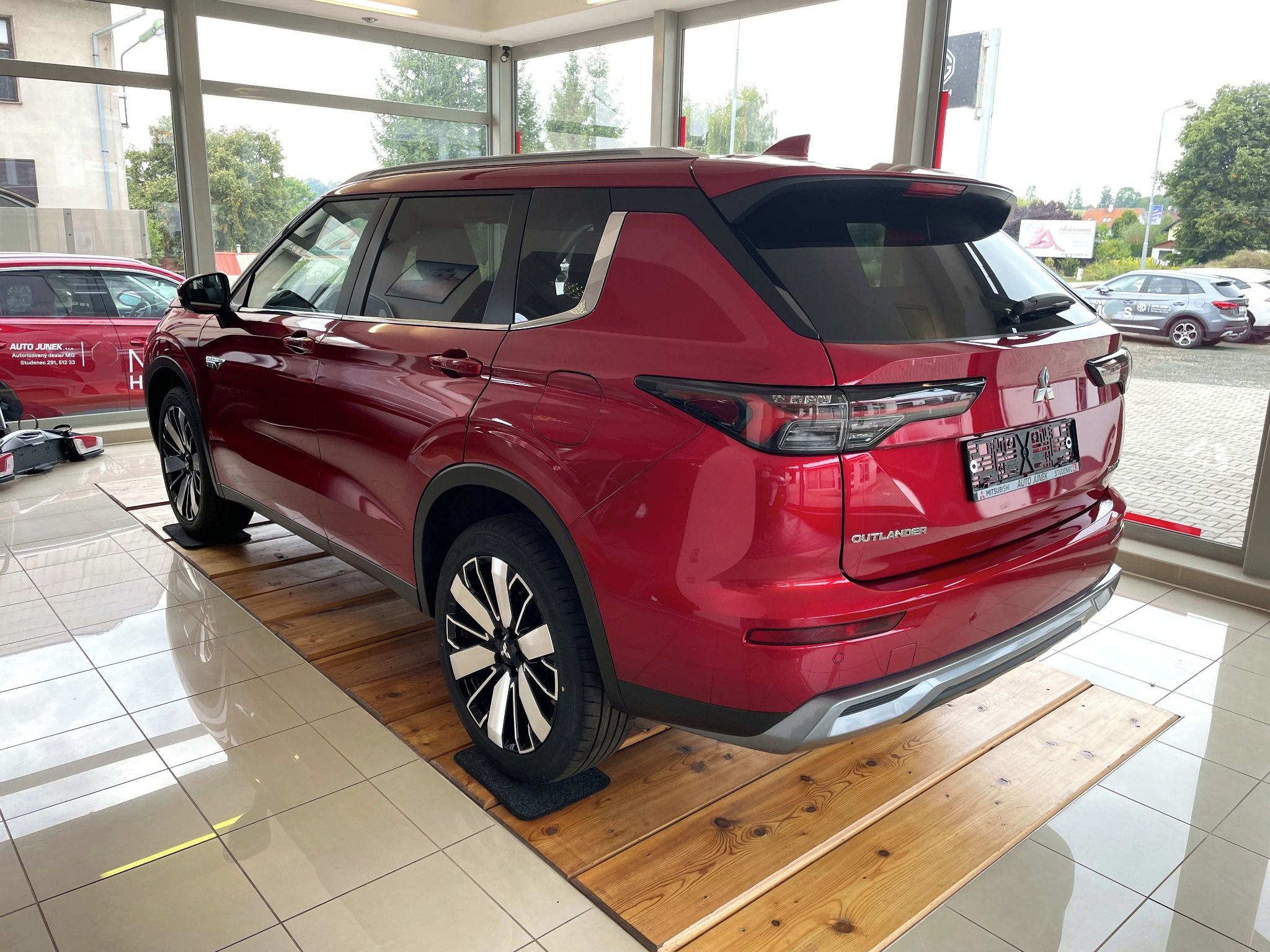Mitsubishi Outlander, 2.4 PHEV INTENSE - fotka 2