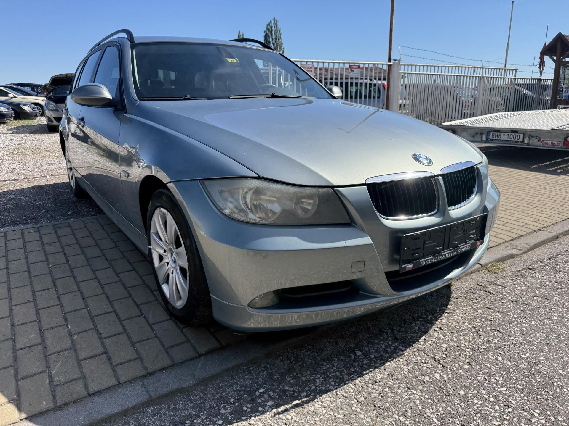 BMW Řada 3, 320i Touring - fotka 5