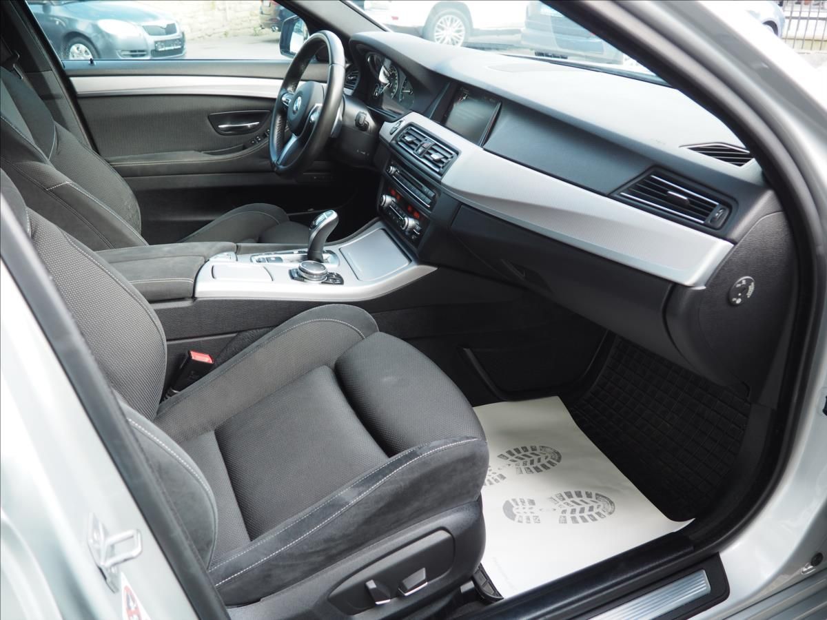 BMW Řada 5, 3,0 530d xDrive  M paket - fotka 6