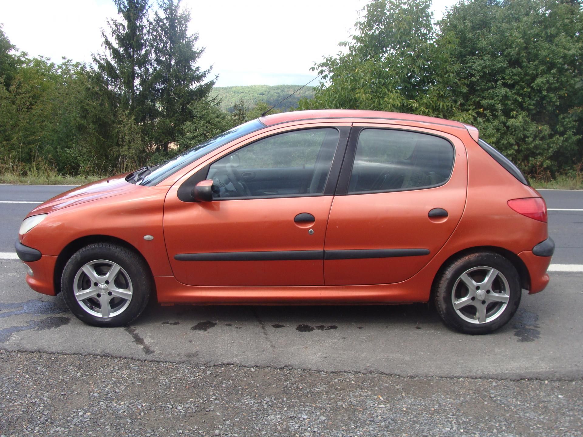 Peugeot 206, 2.0 HDi, 66 kW, klima, alu - fotka 2