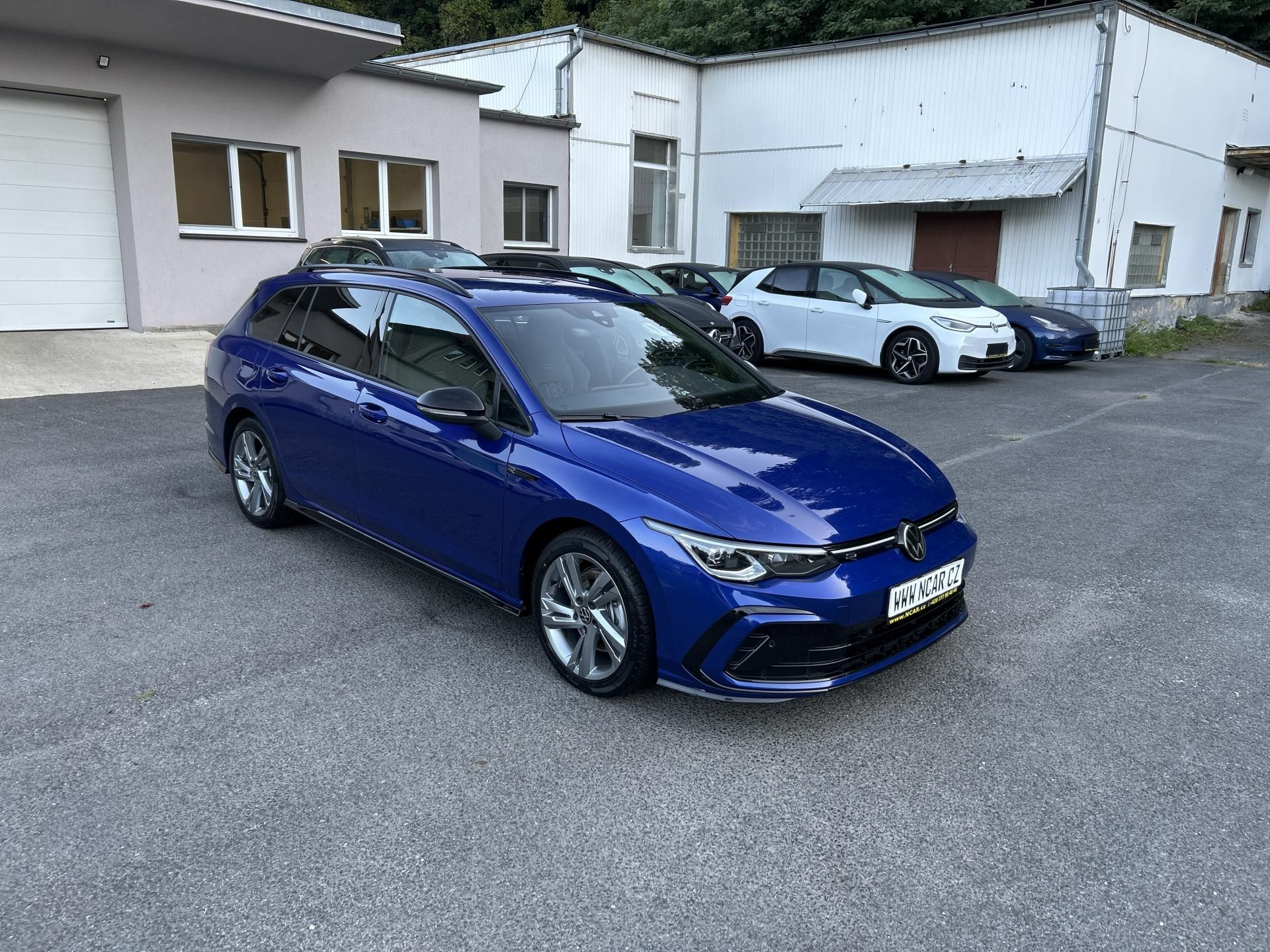 Volkswagen Golf Variant, R-LINE 2,0TDi,110kw,DSG,17ALU - fotka 3