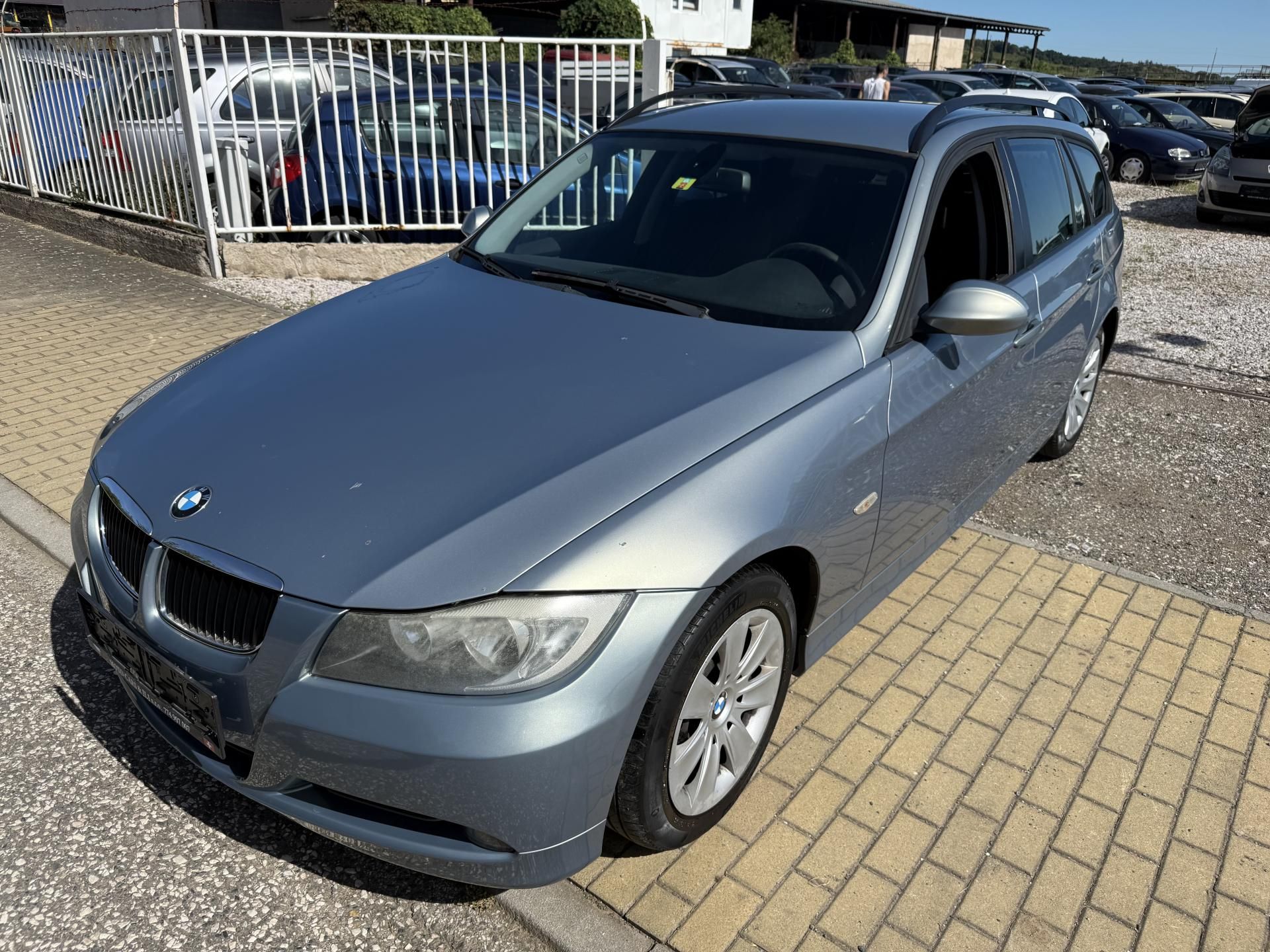 BMW Řada 3, 320i Touring - fotka 6