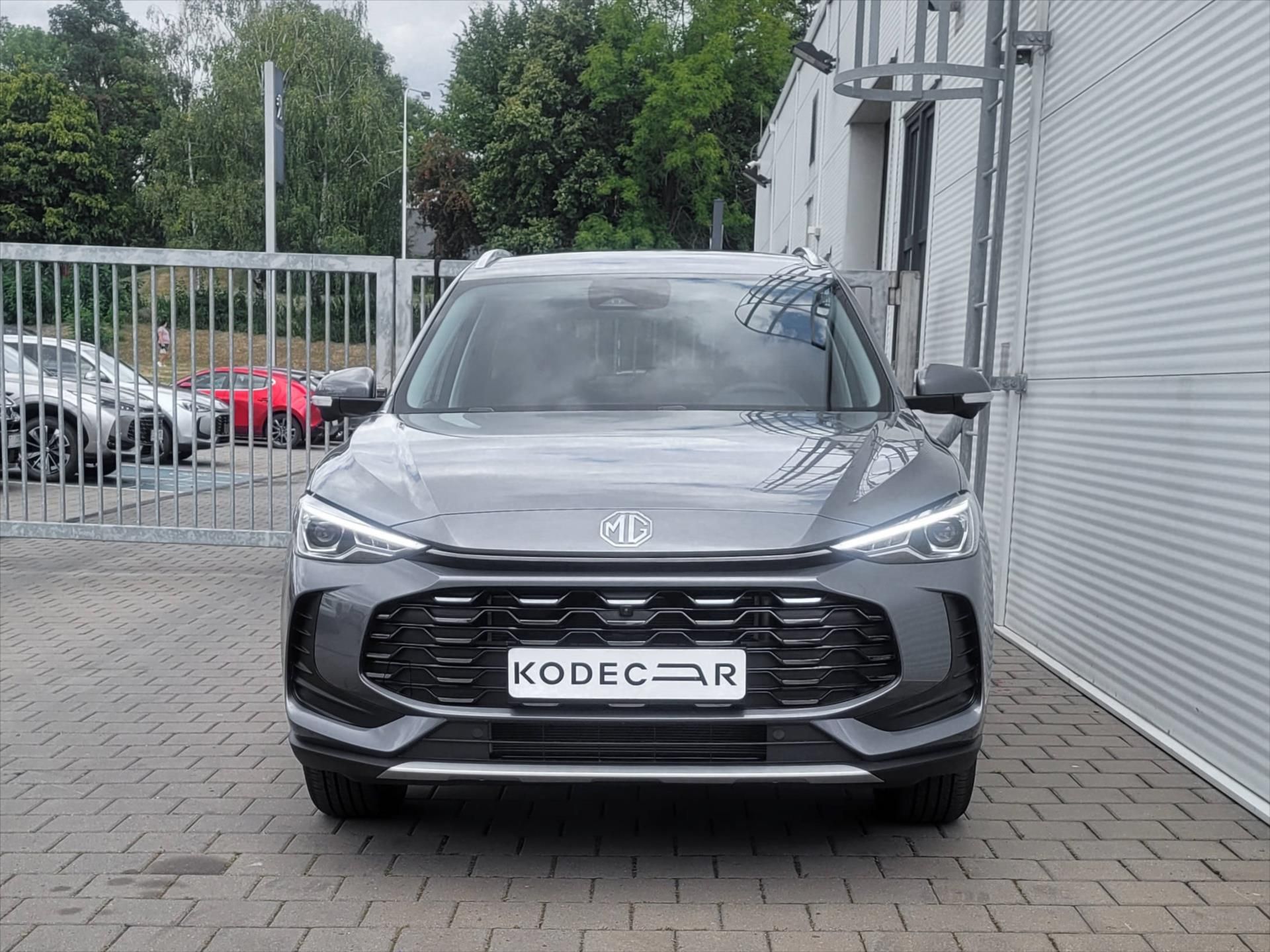 MG ZS, 1,5 HEV 102k 3AT  Exclusive - fotka 2