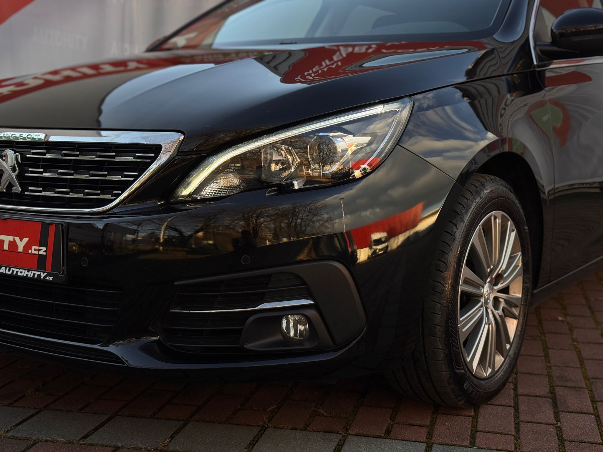Peugeot 308, SW 1.2 PureTech Allure AT8, ČR - fotka 3